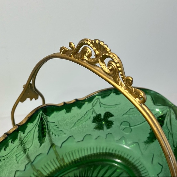 ANTIQUE Bride’s Basket Gilt Glass Bowl with Victorian Silver Plate stand. - Picture 2 of 11